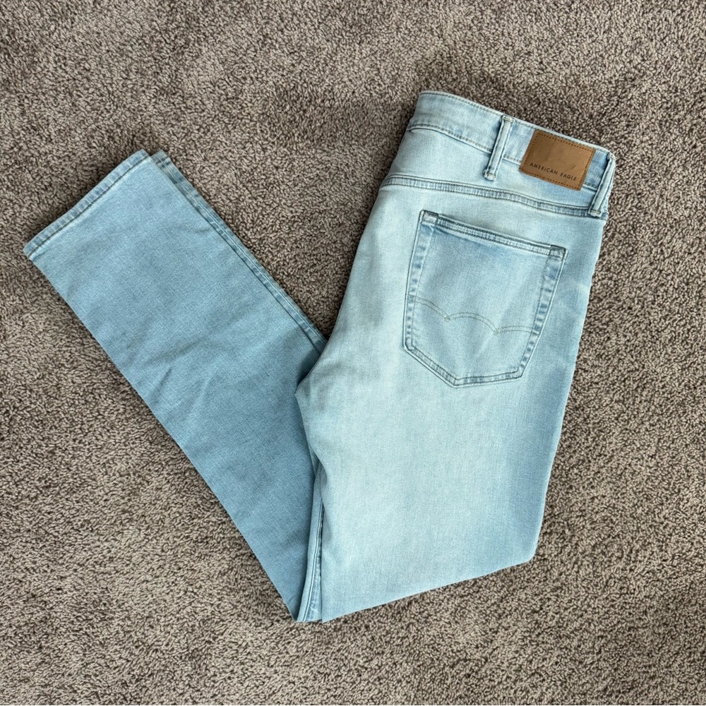 Men's AE Athletic Skinny Light Blue Wash Jeans | 38x34